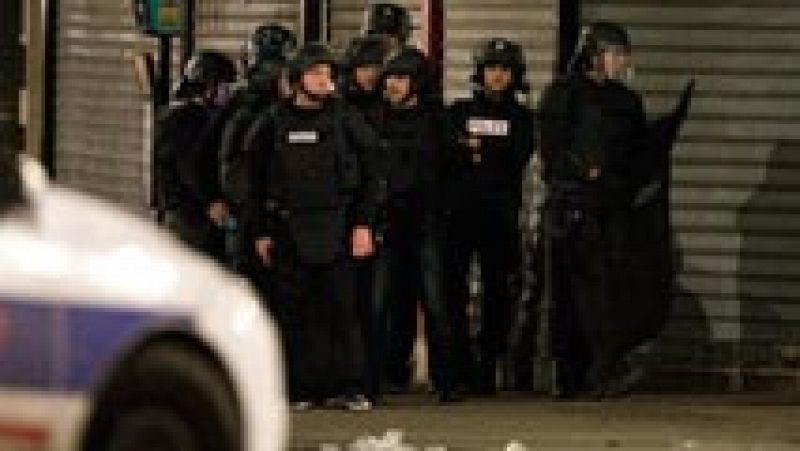 La Policía lanza una gran operación en Saint Denis para detener al cerebro de los atentados de París