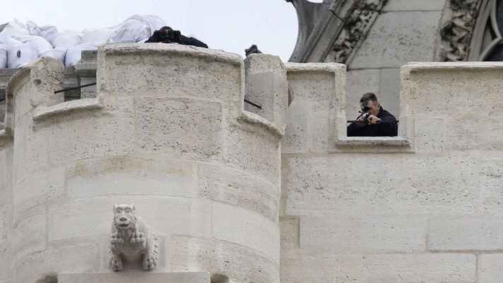 Telediario 1 - Telediario 2 en 4' - 18/11/15