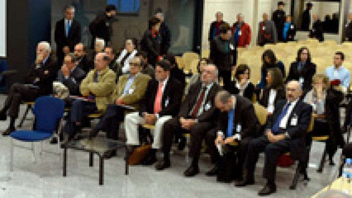 Telediario 1 - El expresidente de Afinsa niega la estafa de los sellos en el primer día de juicio