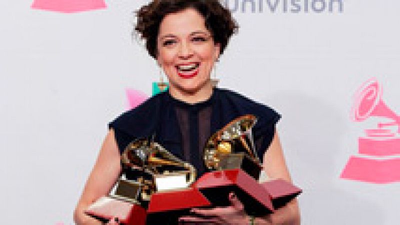 Natalia Lafourcade y Juan Luis Guerra, triunfadores de los Grammy Latinos