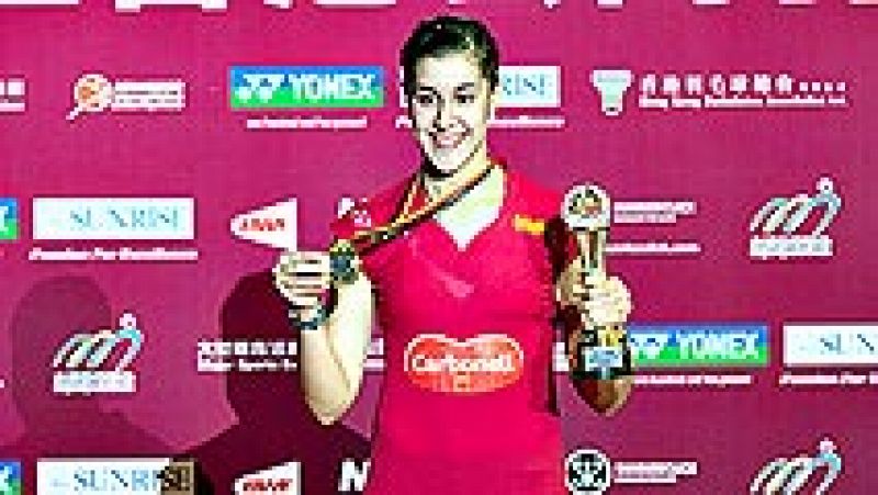 La española Carolina Marín, número uno del mundo y doble campeona mundial, ganó este domingo el Abierto de Hong Kong tras derrotar en la final a la japonesa Nozomi Okuhara, novena en el ránking, en tres sets (21-17, 18-21 y 22-20).