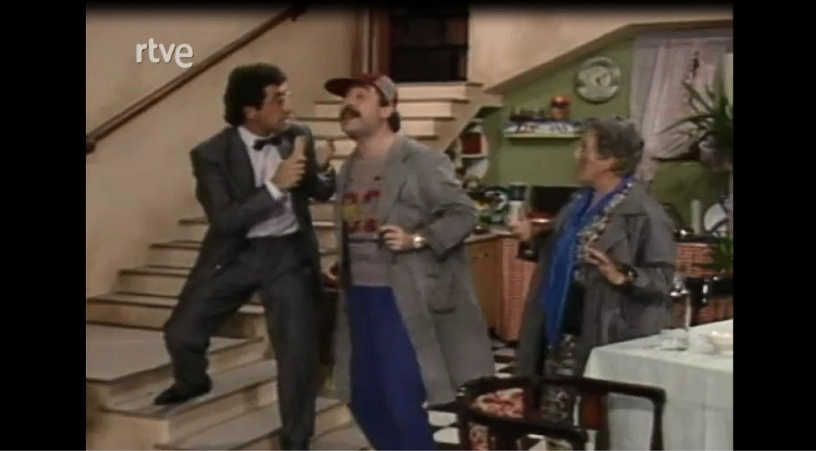 A L'est del Besòs: A l'est del Besòs - Capítol II: Si ho arriba a saber, no ve | RTVE Play