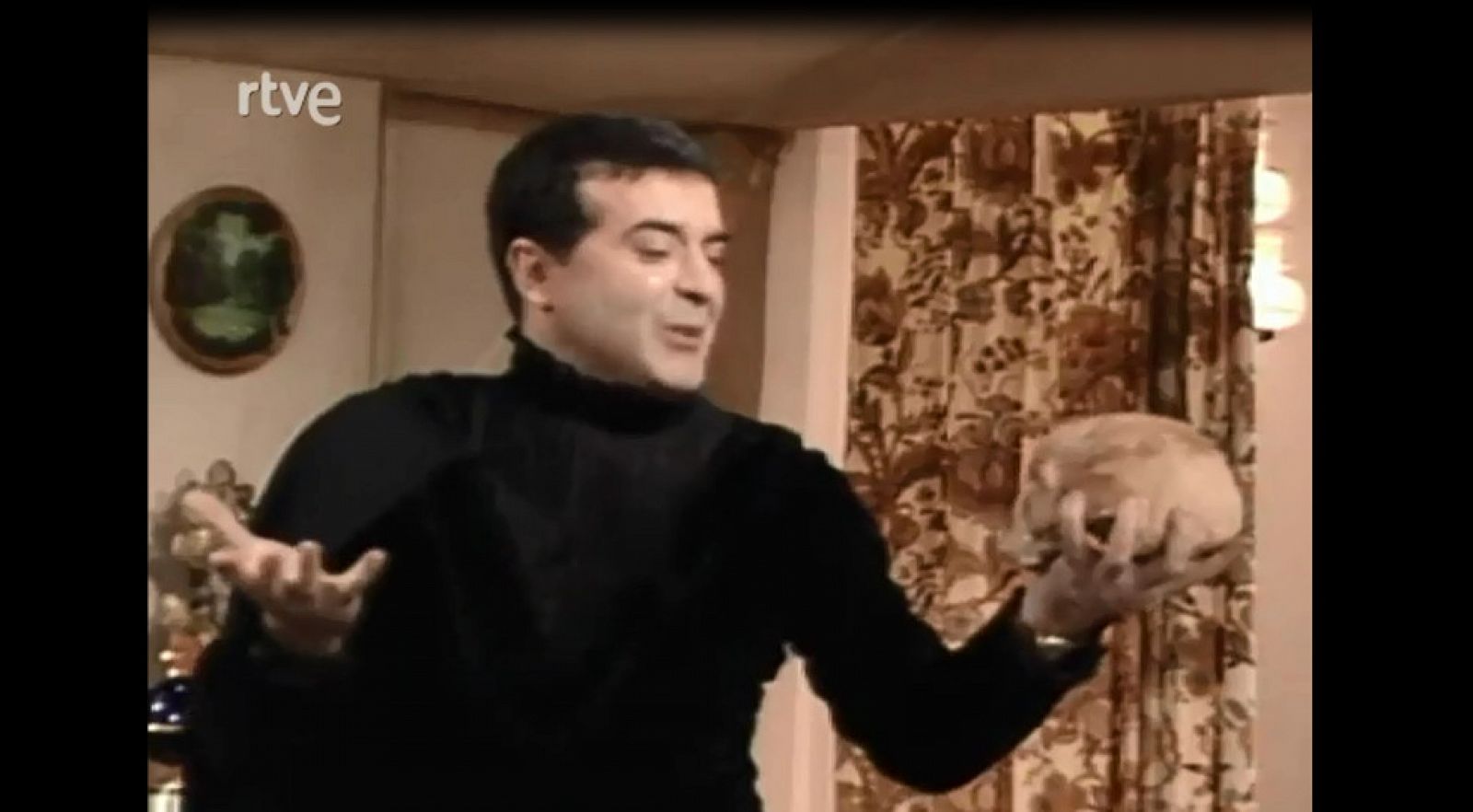 A L'est del Besòs: A l'est del Besòs - Capítol VII: Escurar l'os | RTVE Play