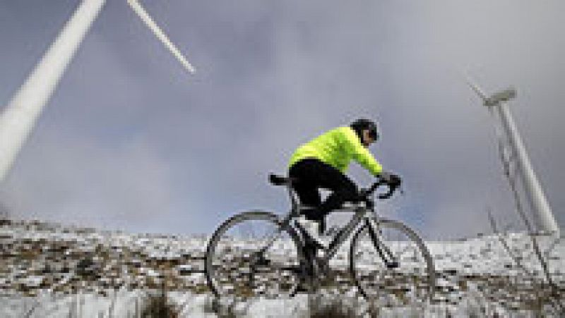 Heladas moderadas en Pirineos y viento fuerte en el norte y las islas