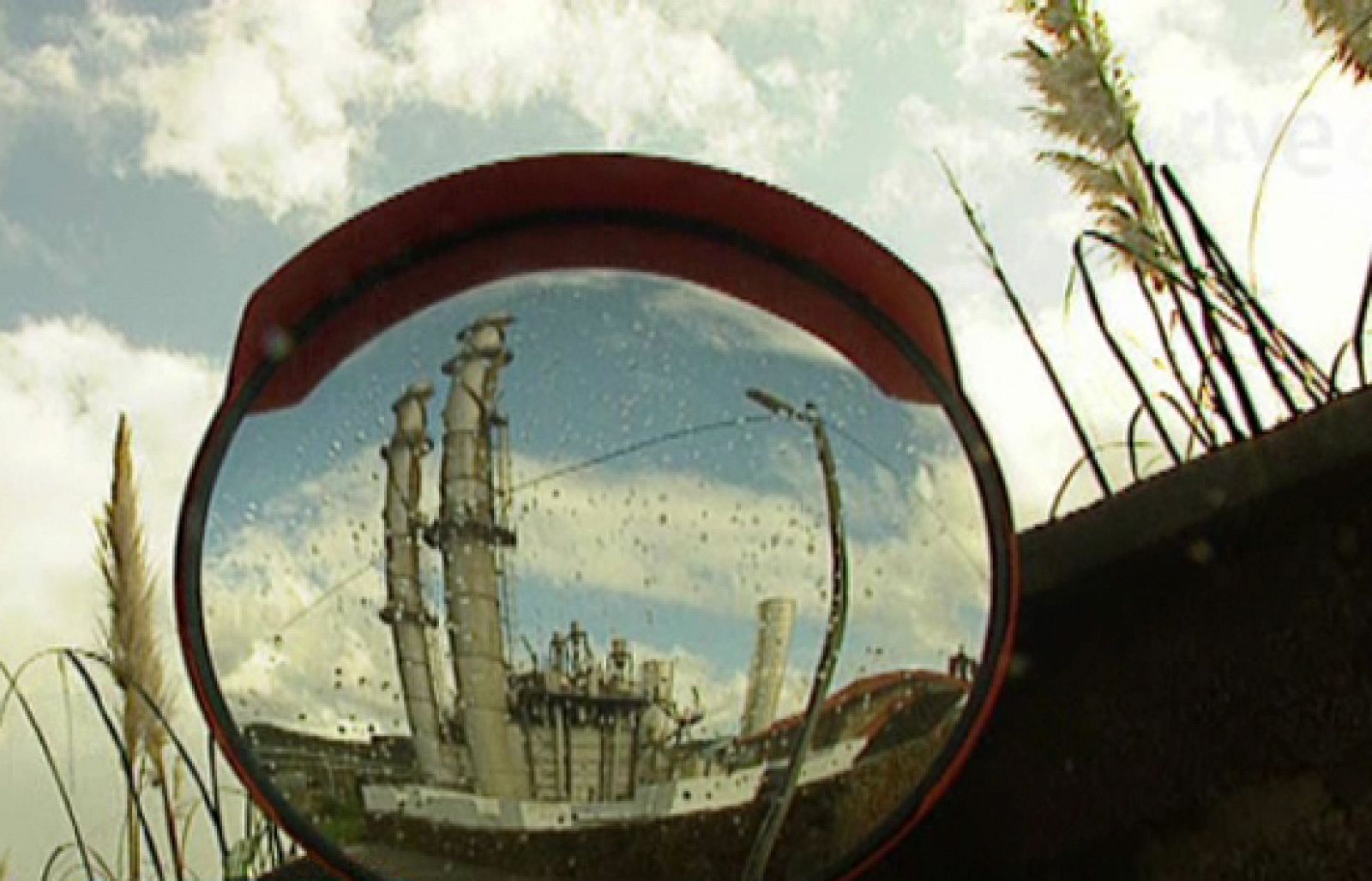 Reporteros del telediario - A la hora de no contaminar, las industrias españolas están a la cola de Europa - Reporteros del Telediario | Ver