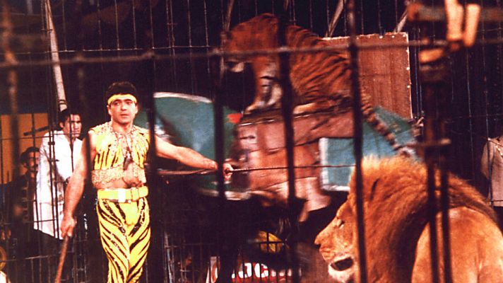 Programas y Concursos en el Archivo de RTVE - Especial Reyes. Circo sobre hielo de Ángel Cristo y Bárbara