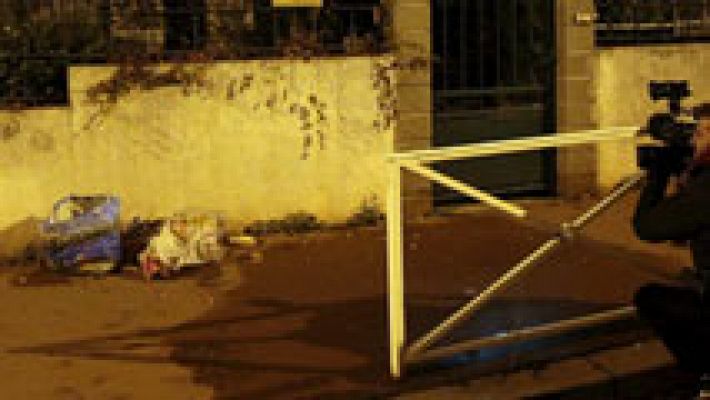 Telediario 1 - El hallazgo de un cinturón bomba en París presenta nuevas incógnitas sobre Salah Abdeslam