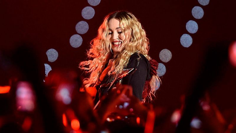 Barcelona se rinde a Madonna en el primero de sus dos conciertos en España