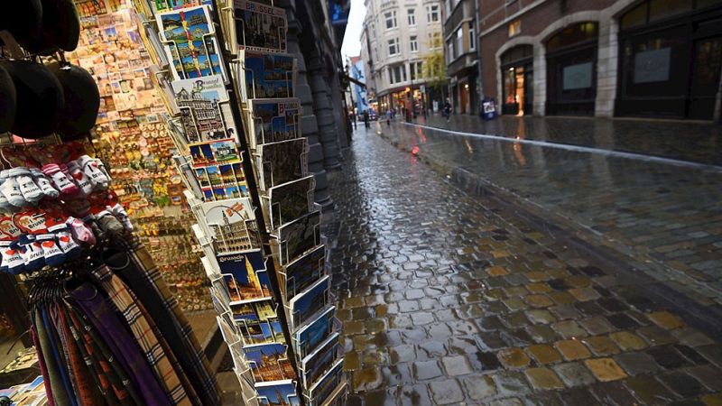 Consecuencias económicas de los atentados de París: 50% de reservas menos en hoteles y cancelaciones de vuelos superiores al 20%  