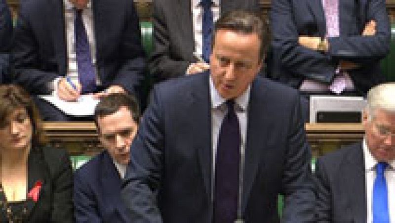 Cameron pide al Parlamento bombardear Siria tras los atentados de París