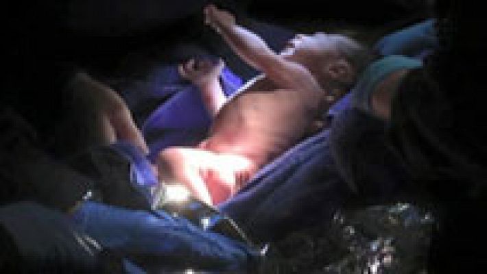 Telediario 1 - Encuentran un bebé en un pesebre de una iglesia de Nueva York