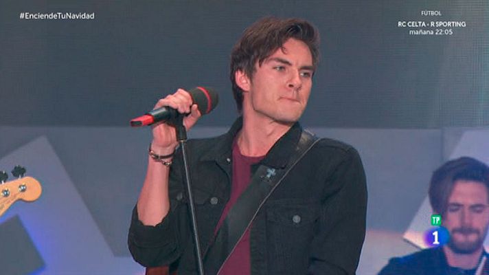 Especiales de Navidad - Actuación de Dvicio