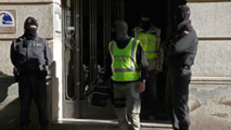 Tres detenidos en Barcelona por captar y adiestrar terroristas para el Estado Islámico