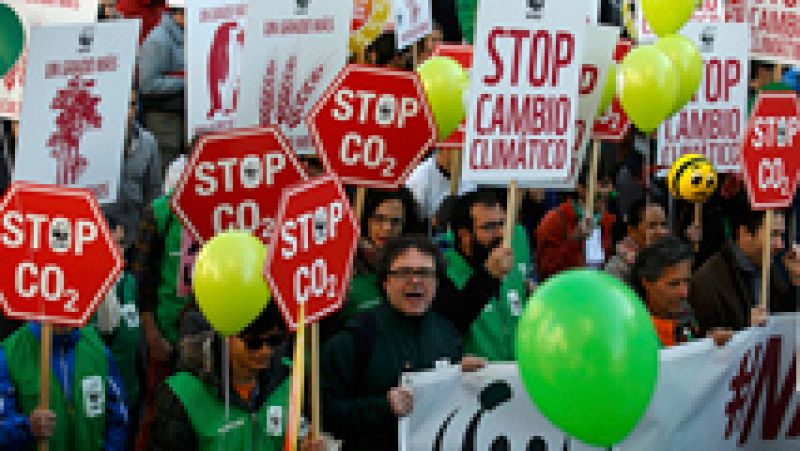 Miles de personas marchan en España contra el cambio climático