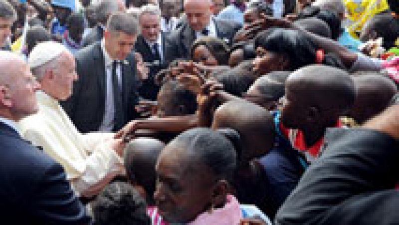El papa pide "reconciliación, desarme y paz" en República Centroafricana