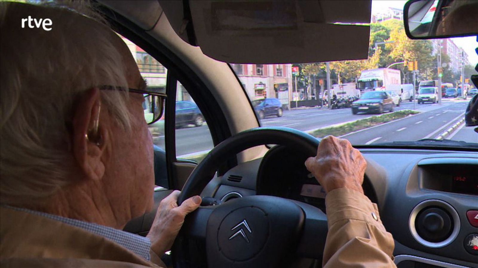 Joan Poch nuestro longevo conductor nos da una clase de conducción con truquillos de experto