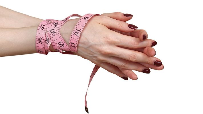 Telediario 1 - Los trastornos alimentarios se inician cada vez antes, entre los 13 y 14 años