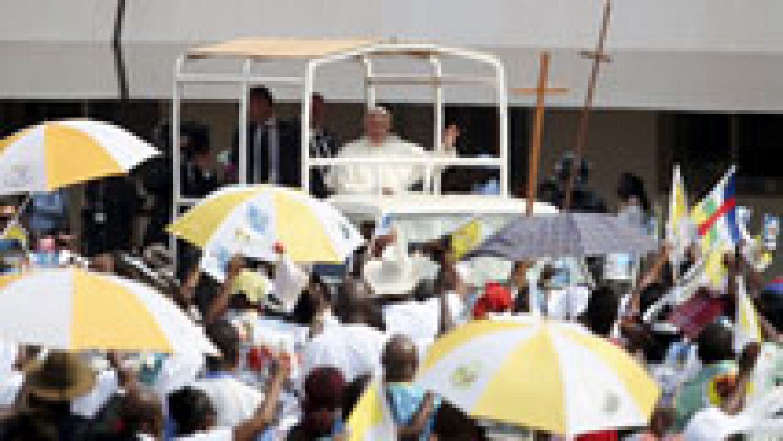 Telediario 1: El Papa visita la Mezquita de Bangui, en República Centroafricana, como punto final a su viaje a África | RTVE Play