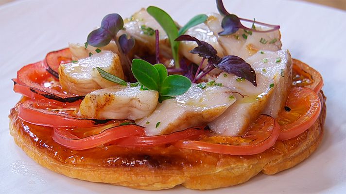 RTVE Cocina - Receta de tarta fina de tomate, tomillo y rape