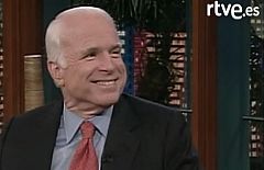 McCain bromea sobre su derrota en el programa de Jay Leno en la NBC