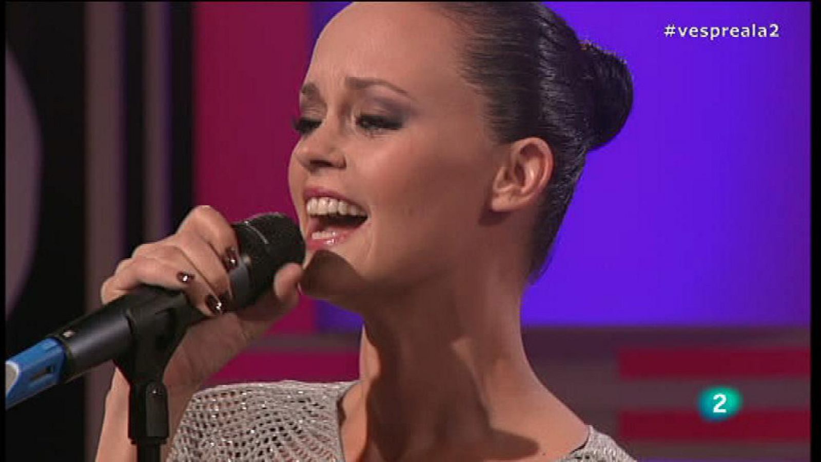 Vespre a La 2 - Shaila Dúrcal interpreta "No me interesa"