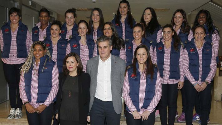 Telediario 1 - Las 'guerreras' son despedidas con honores antes de partir al Mundial de Balonmano