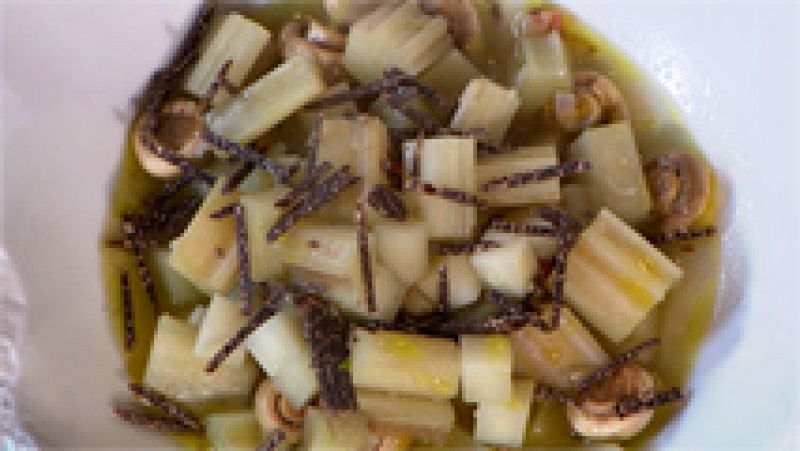 Receta de cardos guisados con champiñones