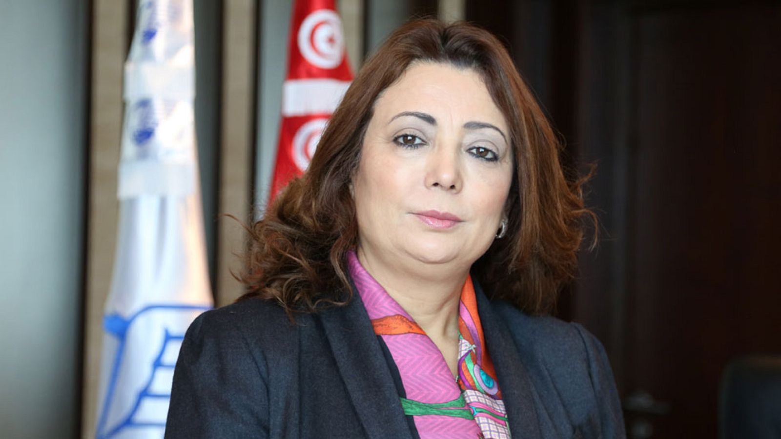 RTVE.es entrevista a Ouied Bouchamaoui, presidenta de UTICA, la patronal tunecina, una de las cuatro organizaciones ganadoras del premio Nobel de la Paz 2015. "Tenemos una sociedad civil muy fuerte. Una sociedad civil muy activa, que ha estado muy presente en la revolución. Porque nuestra revolución, la ha hecho el pueblo, sin jefes", afirma. 