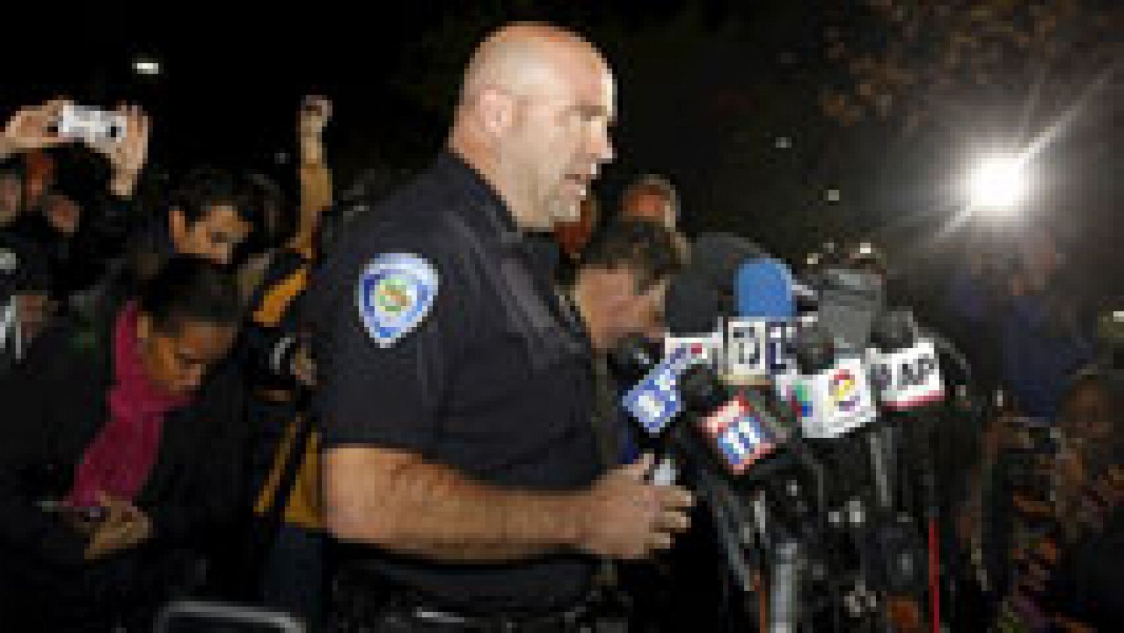 Telediario 1: La policía de San Bernardino investiga si el tiroteo en un centro para discapacitados fue un ataque terrorista o una disputa laboral  | RTVE Play