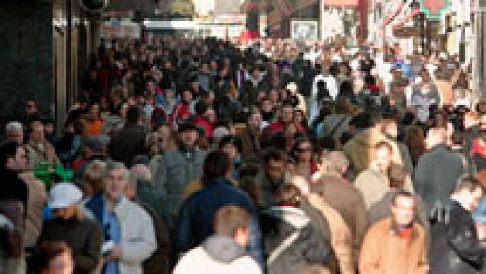 La población de España se reduce en 26.501 personas