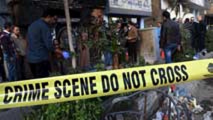 Telediario 1 - Dieciséis muertos en un ataque con cócteles molotov contra un restaurante y un club nocturno del El Cairo