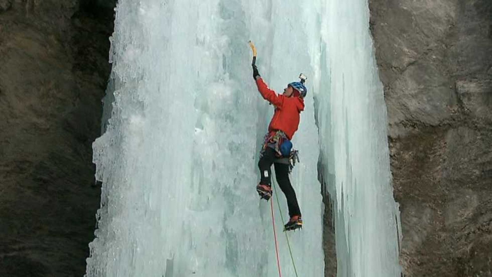 Al filo de lo imposible - 'Una noche con Calipso': escalada en cascadas de hielo de los Alpes (1)