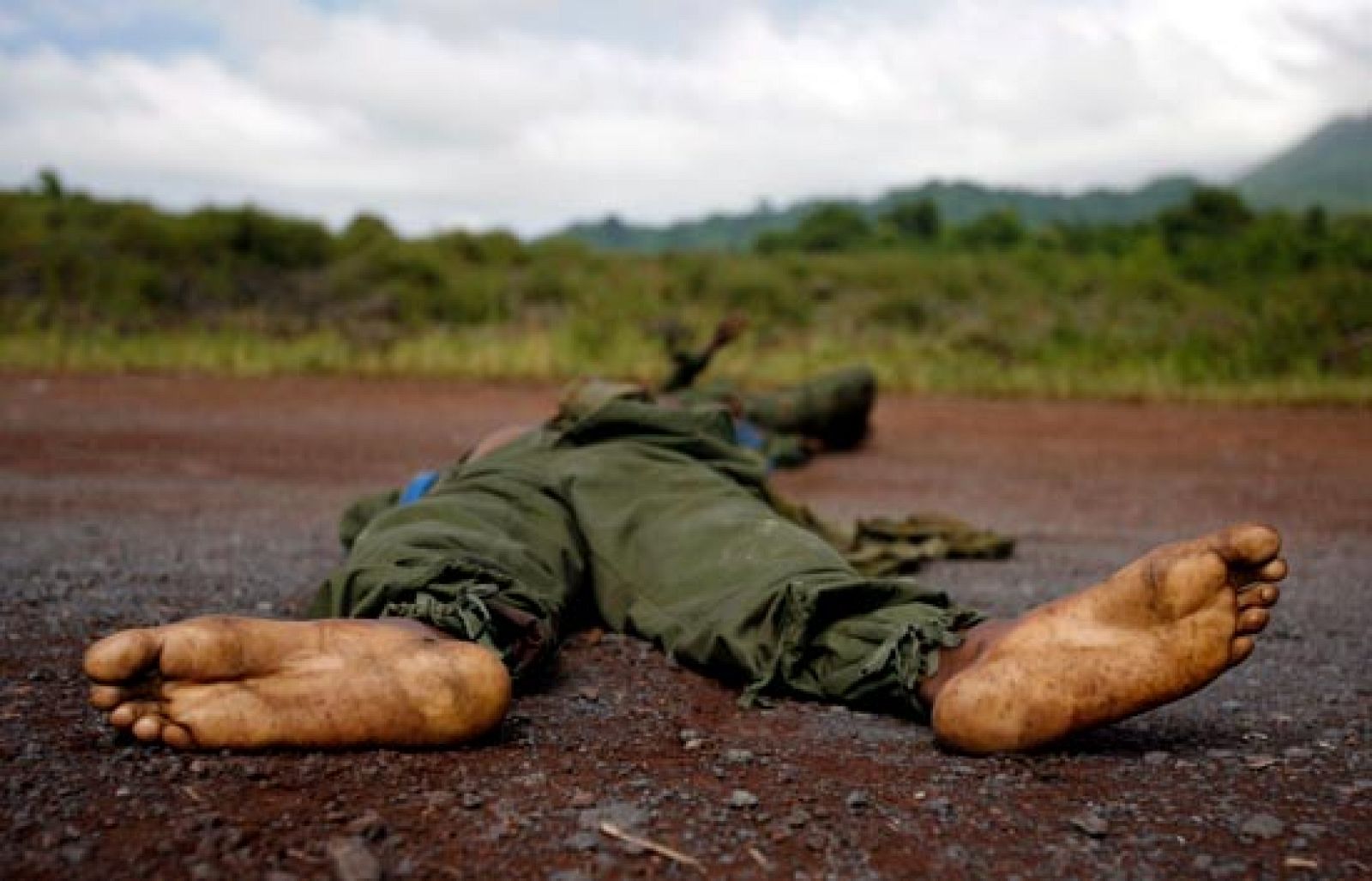 El conflicto entre hutus y tutsis en la República Democrática del Congo ha vuelto a estallar en el este del país, una región rica en minerales. Muchos señalan a las potencias occidentales como responsables. Un análisis de El Mundo en 24 Horas.