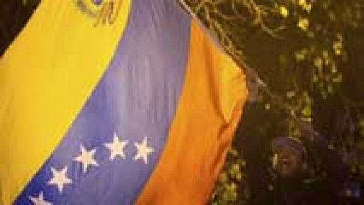 Telediario 1 - Tras la victoria de la oposición se abre un abanico de posibilidades en Venezuela