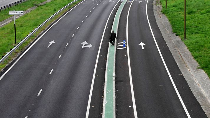 Telediario 1 - Cerrado el acceso a Oviedo  por la autopista Y debido a los altos niveles de contaminación