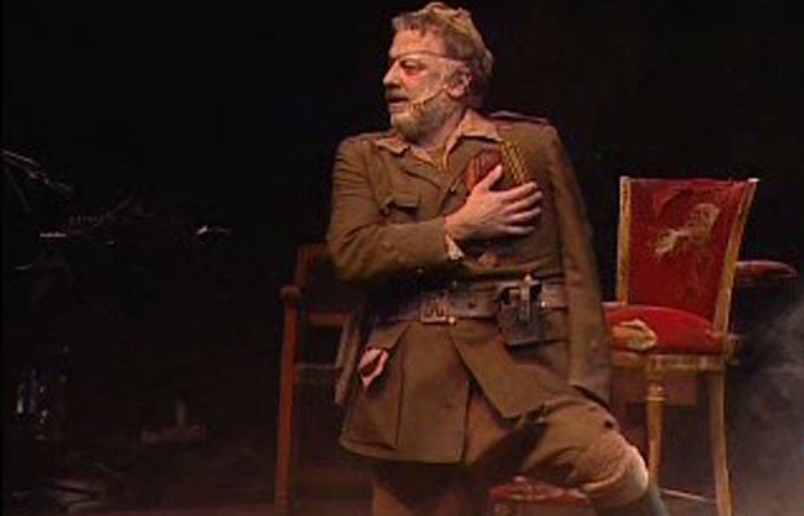 Miradas 2 - 'Cantando bajo las balas' lleva a Millán-Astray al teatro - Miradas 2 | Ver