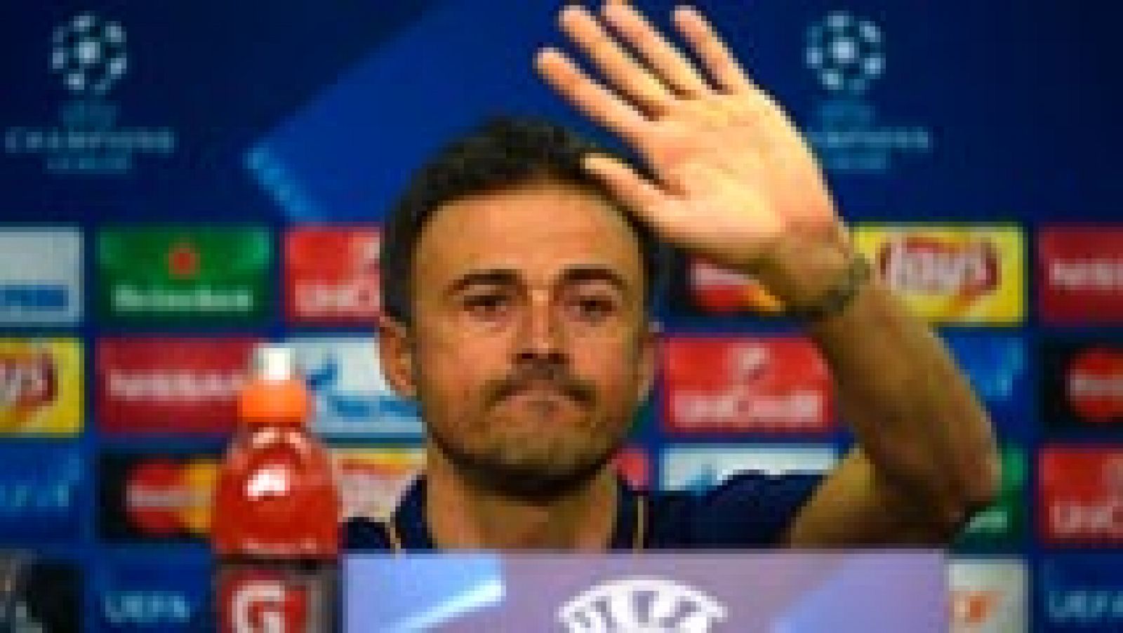 <p>El entrenador del&nbsp;<strong><a href="http://www.rtve.es/temas/fc-barcelona/7030/" target="_blank">Barcelona</a></strong>, Luis Enrique Mart&iacute;nez, asegur&oacute; que no puede "hacer juegos de magia" porque la plantilla "es la que es" al ser preguntado por las rotaciones de sus tres jugadores m&aacute;s determinantes, Neymar, Messi y Luis Su&aacute;rez, aunque tampoco confirm&oacute; su presencia en el once inicial este mi&eacute;rcoles ante el&nbsp;<strong><a href="http://www.rtve.es/temas/bayer-leverkusen/50215/" target="_blank">Bayer Leverkusen</a></strong>.&nbsp;<strong><a href="http://www.rtve.es/deportes/futbol/champions-league/en-vivo/fase-grupos/E/bayer_leverkusen-barcelona/rd" target="_blank">[Leverkusen - FC Barcelona</a>, en vivo, mi&eacute;rcoles 20:45h. en RTVE.es]</strong></p>