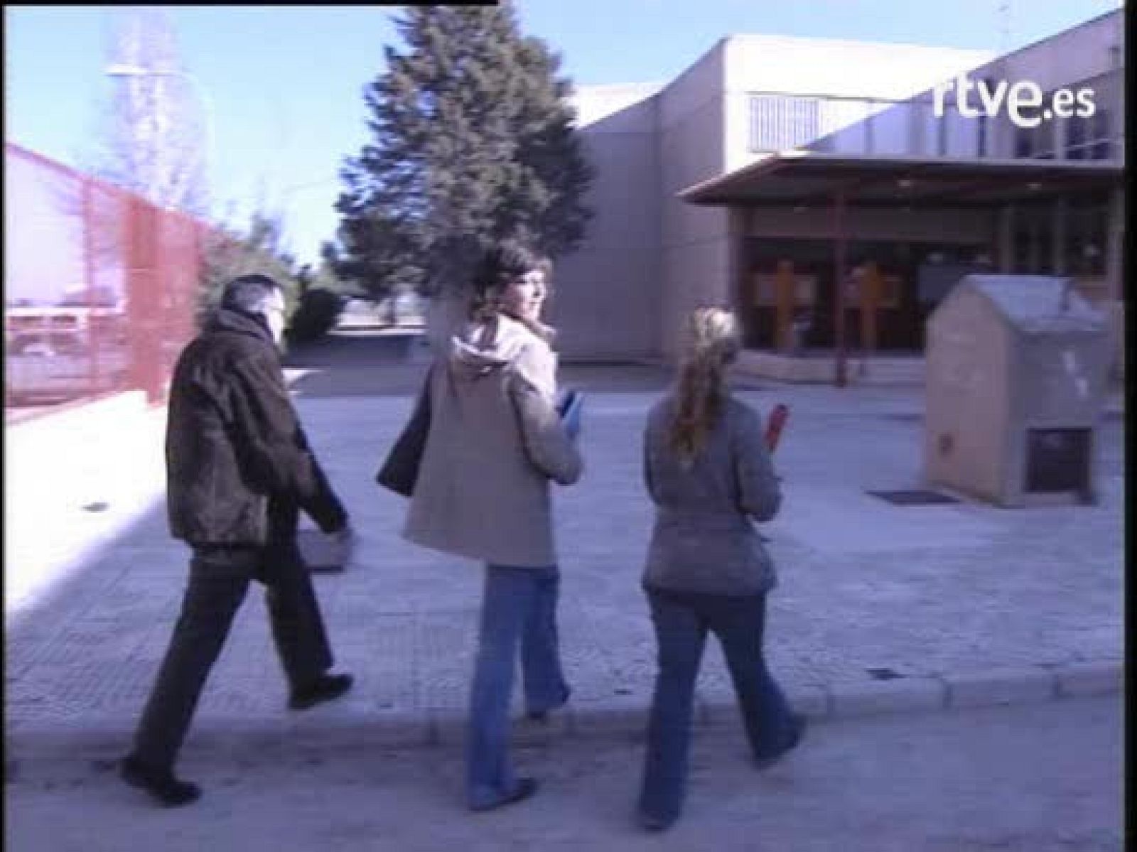  Y son las mujeres que dan clase en Educación Secundaria las que tienen los mayores problemas. Hay quejas sobre todo en Madrid, Andalucía y Murcia. Avisan que hay un repunte de las agresiones tanto de alumnos como de padres.   