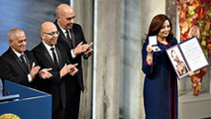 El Cuarteto para el Diálogo Nacional en Túnez recibe el premio Nobel de la Paz en una ceremonia en Oslo