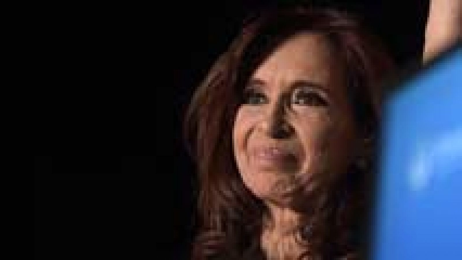 Telediario 1: Cristina Fernández deja la presidencia de Argentina: "Los quiero, los llevo siempre en mi corazón, sepan que siempre voy a estar junto a ustedes" | RTVE Play
