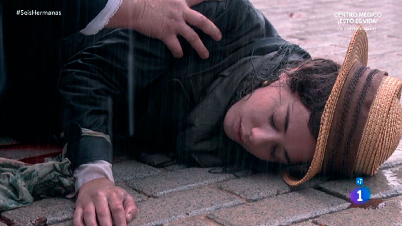 Seis Hermanas - Sofía es apuñalada saliendo de la casa Silva