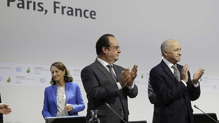 Telediario 1 - Laurent Fabius presenta el proyecto de acuerdo del clima de Paris