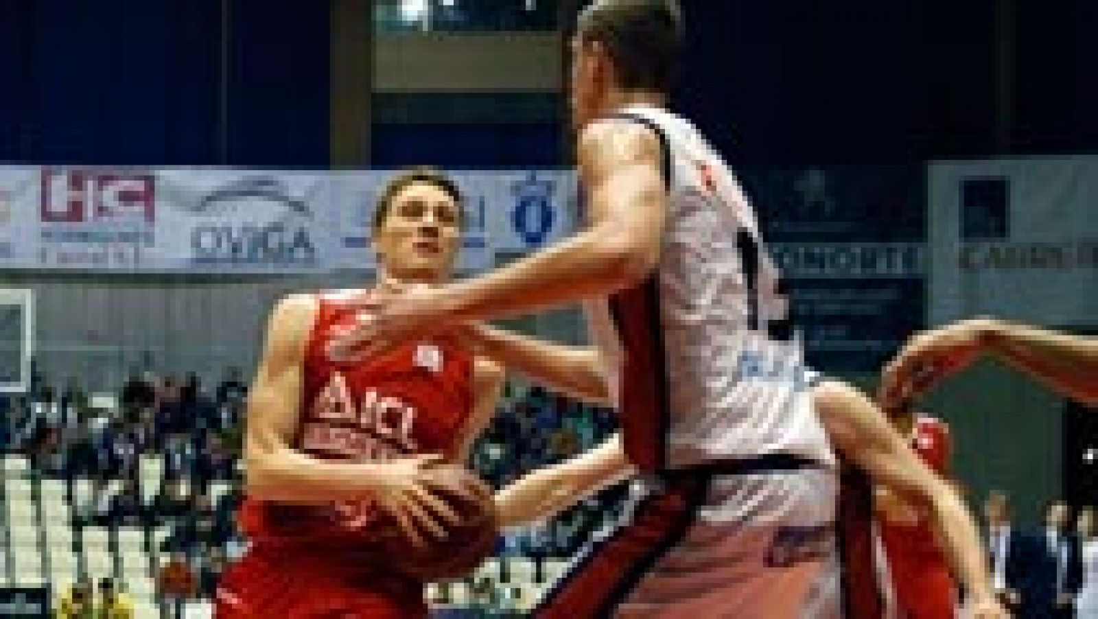 El ICL Manresa ha acabado con el fortín del Fontes do Sar tras vencer al Rio Natura Monbus Obradoiro (71-79) en el primer partido que pierde el conjunto gallego como local esta temporada.