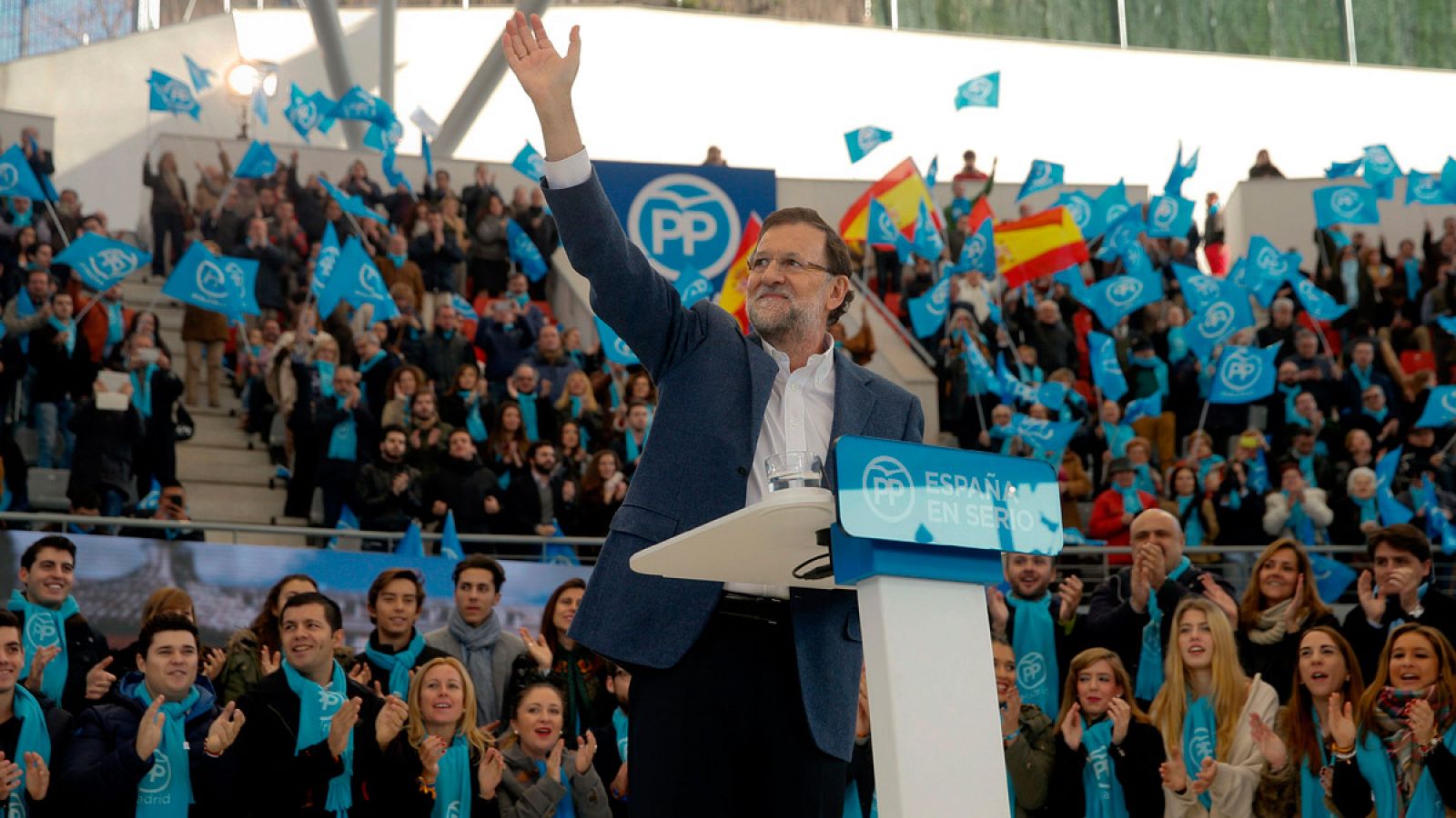 Rajoy: "No dejemos que los cantos de sirena nos desvien del camino"