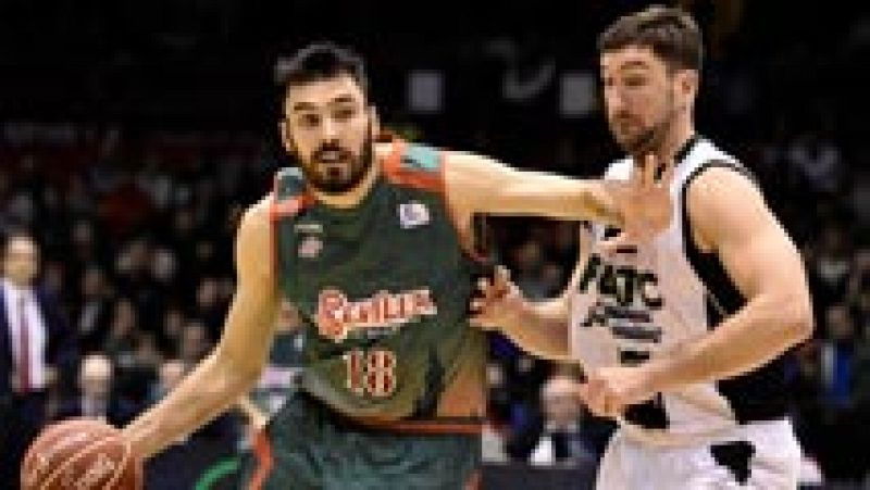 Otro partido que se decantó en la prórroga fue el Baloncesto Sevilla-FIATC Joventut (106-101), con un Pabellón San Pablo llevándose la mayor alegría de la temporada. Los de Salva Maldonado igualaron el récord histórico de triples en la ACB, con 20 (récord que ya ostentaban junto con el Barcelona), pero no pudieron evitar una derrota que permite a los andaluces seguir soñando con la Copa gracias a su cuarta victoria.