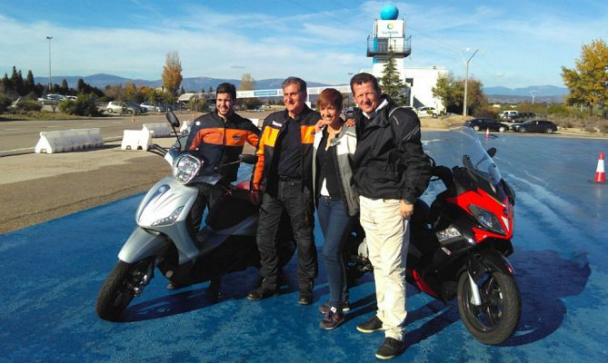 Seguridad vital 5.0 - Aprendemos a manejar la moto sobre mojado