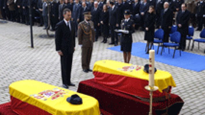 Homenaje a los dos policías asesinados en Kabul