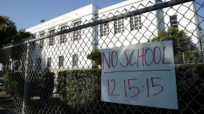 Telediario 1 - Reabren las escuelas de California cerradas por amenazas
