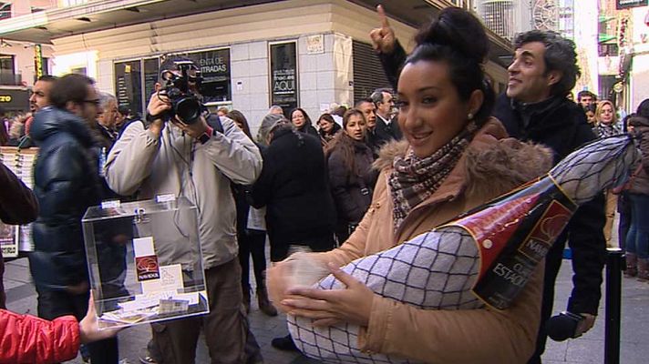 Telediario 1 - Un experimento sociológico cambia jamones por decimos de lotería