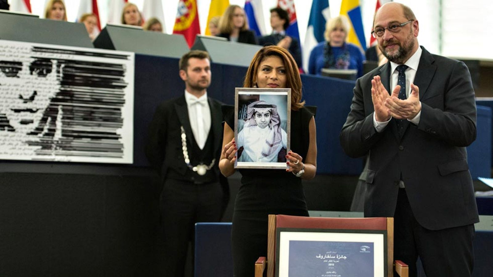 La esposa del bloguero saudí Raif Badawi recoge en su lugar el premio Sájarov a la libertad de conciencia